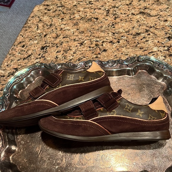 Louis Vuitton Monogram Canvas and Suede - Picture 3 of 4